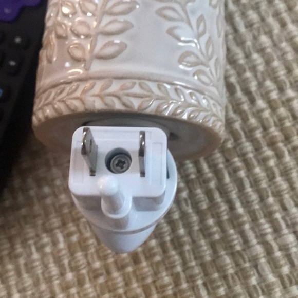 Outlet Plug Freshener - Picture 8 of 8